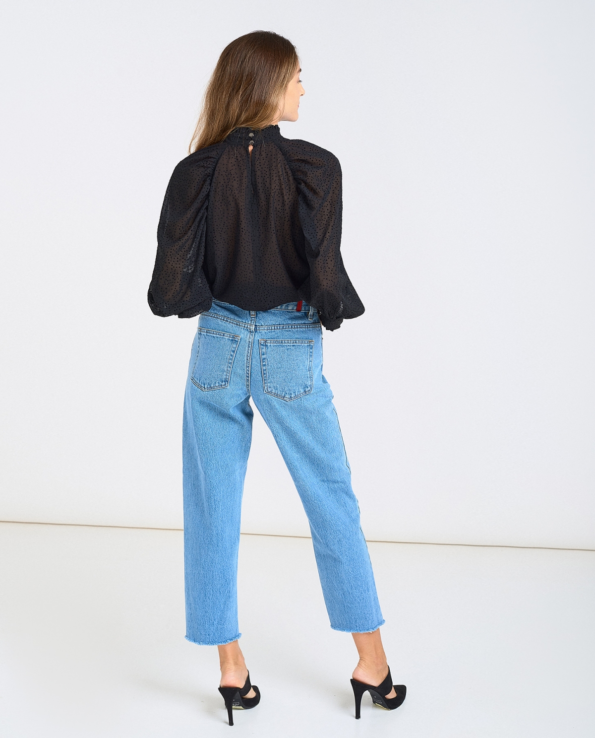 https://www.fashionnoiz.com/userfiles/galleries/barbara-crooked-medium-jeans-27642.jpg